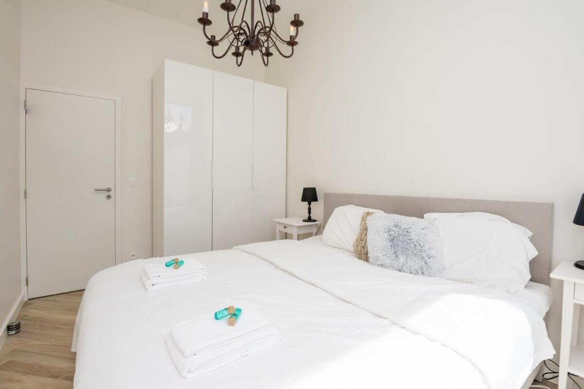 Beautiful Renovated Apartment In An Authentic Building Остенде Екстериор снимка