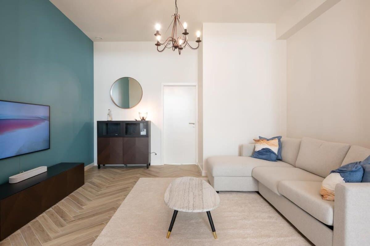 Beautiful Renovated Apartment In An Authentic Building Остенде Екстериор снимка