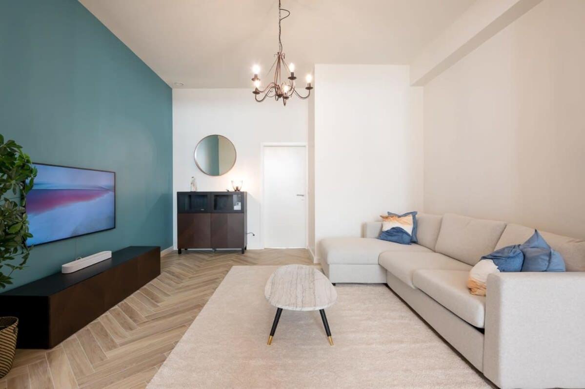 Beautiful Renovated Apartment In An Authentic Building Остенде Екстериор снимка