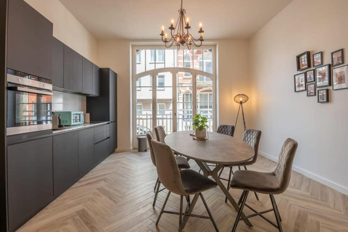 Beautiful Renovated Apartment In An Authentic Building Остенде Екстериор снимка